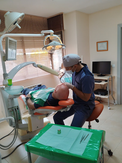 Madrid - CENTRO DENTAL DE LA RIVA S.L. - Centro Dental