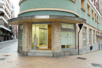 Valladolid - CLINICA AYALA SOLA ODONTOLOGIA Y CIRUGIA MAXILOFACIAL - Centro Dental