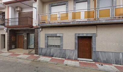 Santa Amalia - CLINICA DENTAL -DR. MOLINA LAZCANO- - Centro Dental