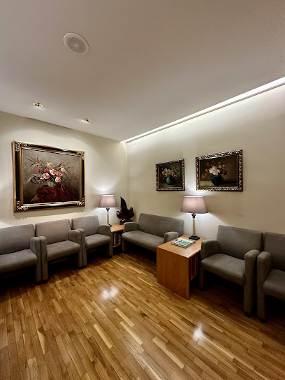 Barcelona - CLINICA DENTAL DR. M. ORTEGO, S.C.P. - Centro Dental