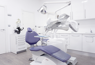 Granada - CLINICA DENTAL DR. MARIA LOPEZ-GOLLONET CAMBIL - Centro Dental
