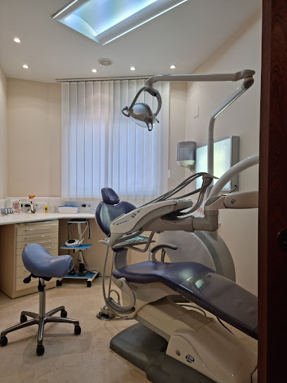 Cornellà de Llobregat - CLINICA DENTAL PEDRO ADOLFO PEREZ MARQUINA - Centro Dental