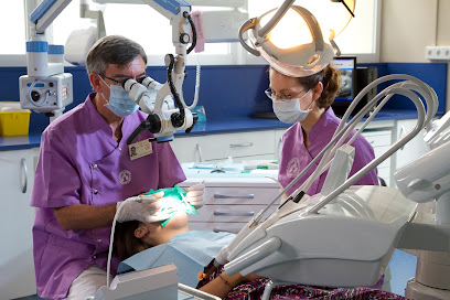 València - CLINICA ODONTOLOGICA DE LA UNIVERSITAT DE VALENCIA - Centro Dental