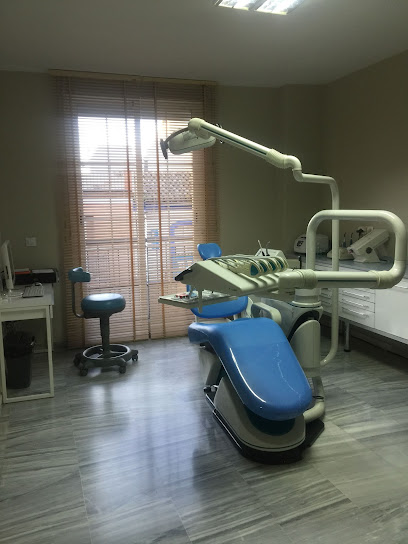 Castilleja de la Cuesta - DIAZ CHOZAS, GUILLERMO - Centro Dental