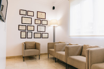 Madrid - DOCTORA ANA CAICOYA DE URZAIZ, S.L. - Centro Dental