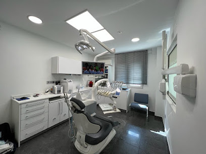 Granada - MARQUEZ MARTINEZ, TOMAS FRANCISCO - Centro Dental