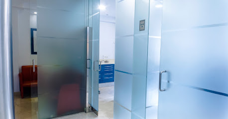 León - ODONTOCLINICAS LEON S.L. DE D. JUAN JOSE CACHERO GUERRERO - Centro Dental