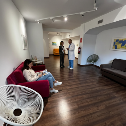 Alcalá de Guadaíra - CORDERO BULNES, Mª REYES Y Mª AGUILA - Centro Dental